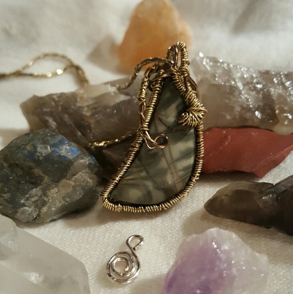 Healing Stones and Crystals,, hand weaved by Me - Picture 4 of 5